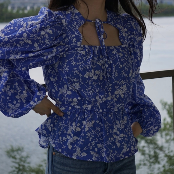 NAKD blue floral blouse with scalloped square neckline and balloon sleeves - Picture 5 of 5